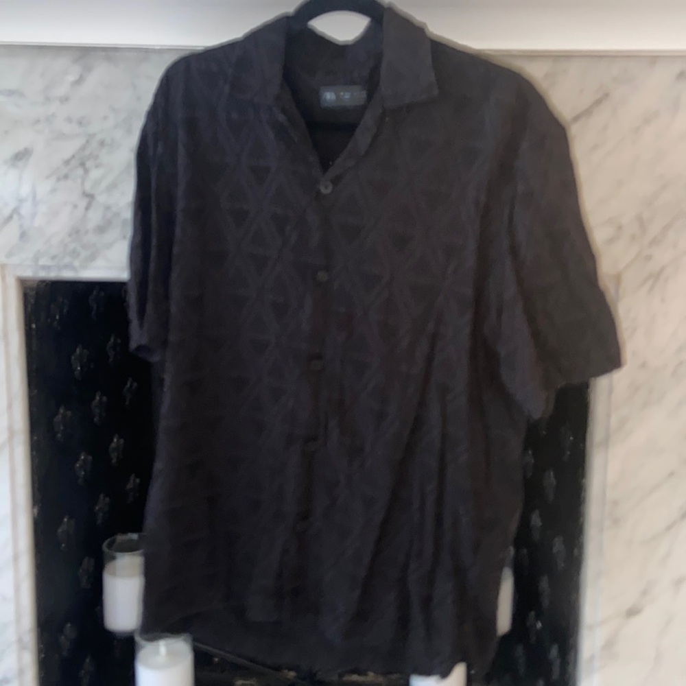 Men’s Zara black textured shirt sleeve. Size medium